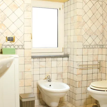 Casa vacanze Metro Montesanto - 2 Minuti Dalla Metropolitana E Dal Centro Di Napoli